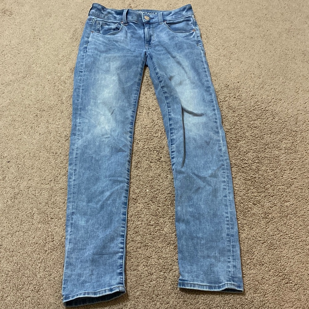 Denim wash American eagle jeans, size 4.